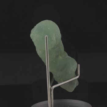 Prehnite stalactite. 96.5 ct.