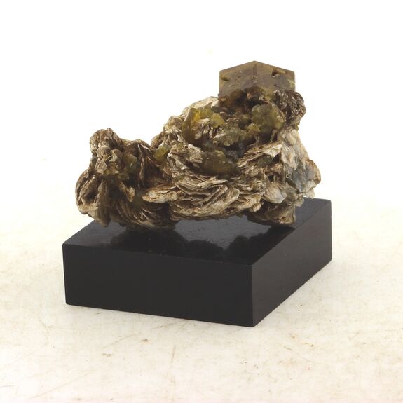 Grossular Garnet + Clinochlore. 64 ct.