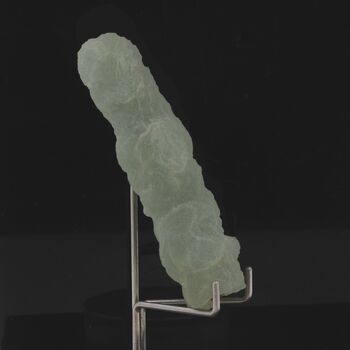 Prehnite stalactite. 160.5 ct.