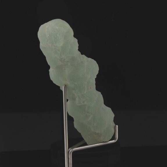 Prehnite stalactite. 160.5 ct.