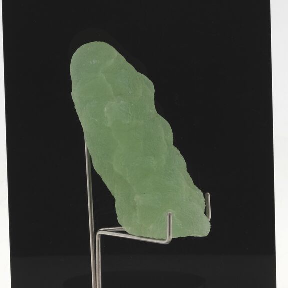 Prehnite stalactite. 468.0 ct.