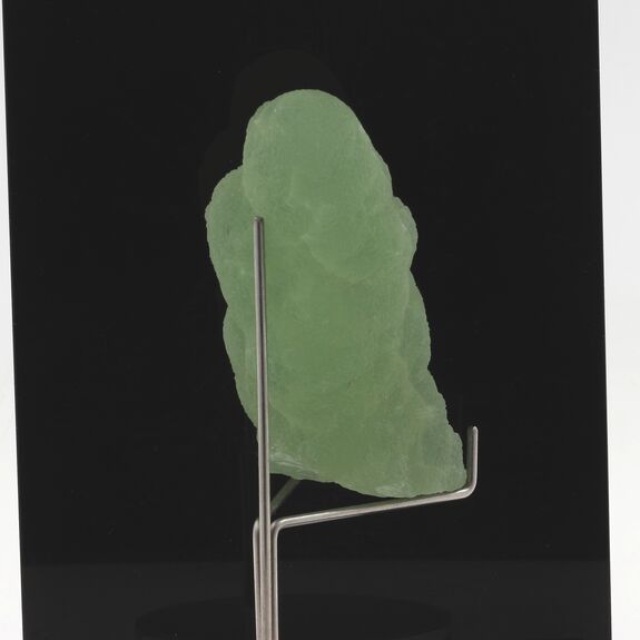 Prehnite stalactite. 468.0 ct.