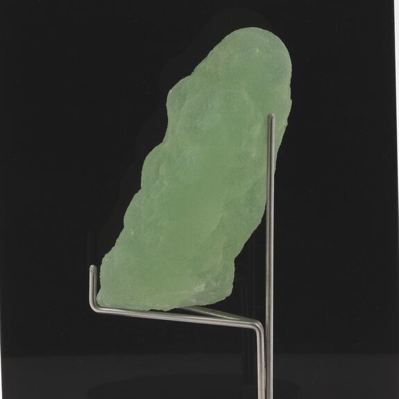 Prehnite stalactite. 468.0 ct.