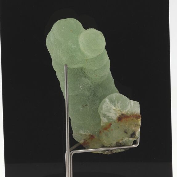 Prehnite stalactite. 561.0 ct.