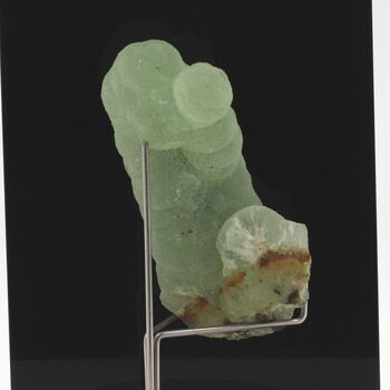 Prehnite stalactite. 561.0 ct.