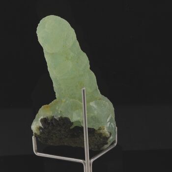 Prehnite stalactite. 222.0 ct.