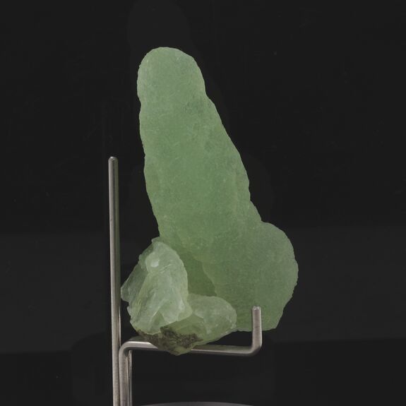 Prehnite stalactite. 161.5 ct.