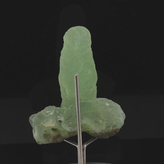 Prehnite stalactite. 161.5 ct.
