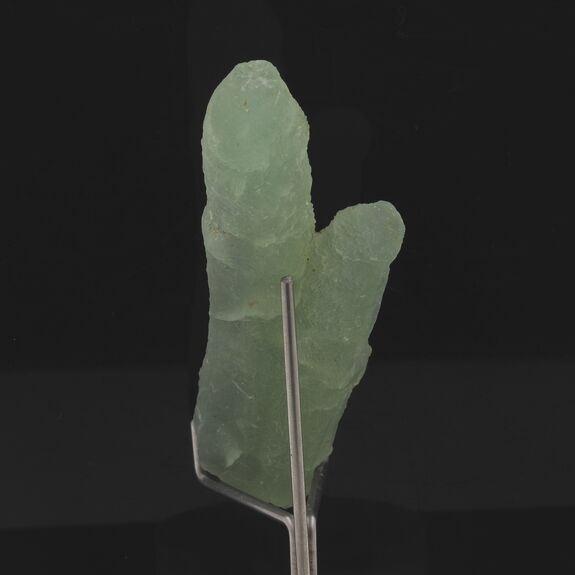 Prehnite stalactite. 114.5 ct.