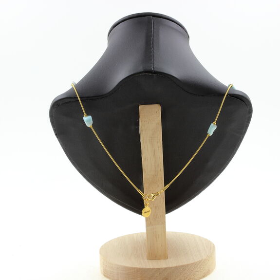 Collier 9 Perles Larimar de République Dominicaine chaine en acier doré inoxydable.