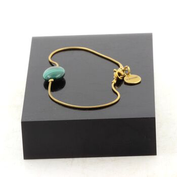 Bracelet en acier doré inoxydable 1 Perle Malachite ovale 10x14 mm.