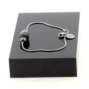 Bracelet en acier inoxydable 1 Perle Labradorite 9 mm cube à facettes + 2 Perles Hématite 6 mm.