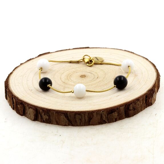 Bracelet en acier doré inoxydable 5 Perles Agate blanche + Agate noire 8 mm.