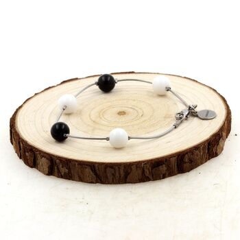 Bracelet en acier inoxydable 5 Perles Agate blanche + Agate noire 8 mm.