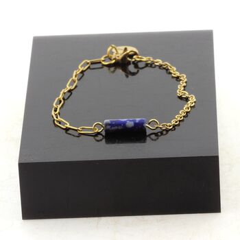 Bracelet en acier doré inoxydable double chaine 1 Perle Lapis Lazuli 4x13mm cylindre.