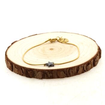 Bracelet en acier doré inoxydable 1 Perle Hématite forme étoile 8 mm.