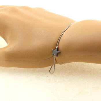 Bracelet en acier inoxydable 1 Perle Hématite forme étoile 8 mm.