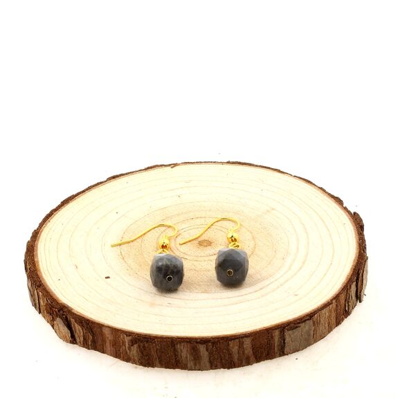 Boucles D'oreilles 1 Perle Labradorite 9 mm cube à facettes + 1 Perle Hématite 4 mm en acier doré inoxydable.