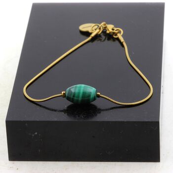 Bracelet en acier doré inoxydable 1 Perle Malachite ovale allongé 8x11 mm.