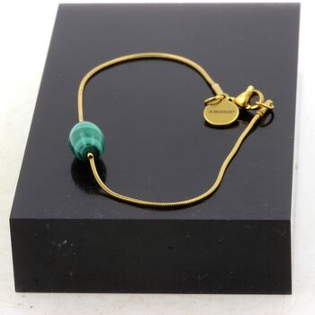 Bracelet en acier doré inoxydable 1 Perle Malachite ovale allongé 8x11 mm.