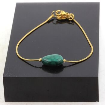 Bracelet en acier doré inoxydable 1 Perle Malachite poire 10x14 mm.