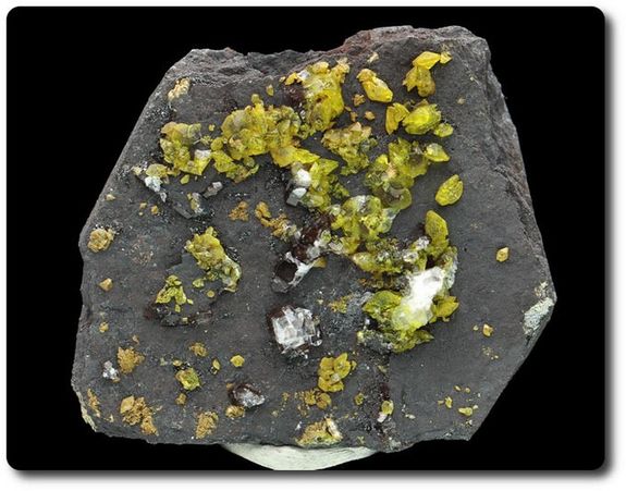 88.80 grammes STURMANITE SUR MATRICE