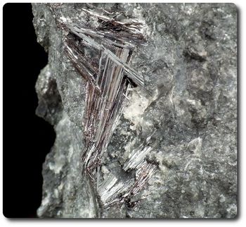 9,3 grams KERMESITE ON MATRIX