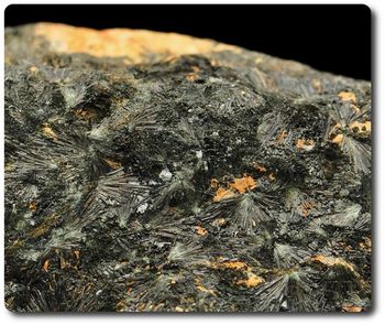 173.70 grams HORNBLENDE ON MATRIX