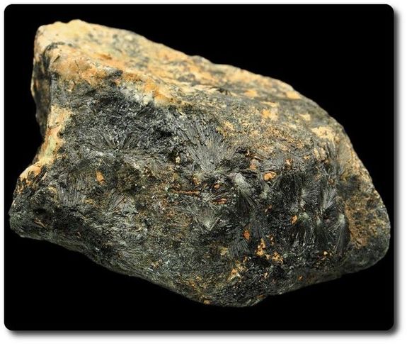 173.70 grams HORNBLENDE ON MATRIX