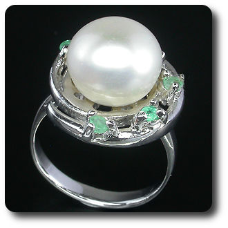 EMERALD & PEARL RING
