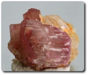 14,75 cts RUBELLITE TOURMALINE CRYSTAL