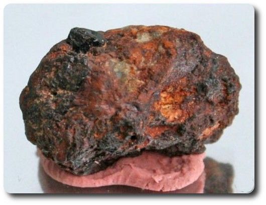 10.65 carats CRISTAL DE PAINITE & RUBIS