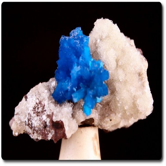 15 g CAVANSITE ON HEULANDITE