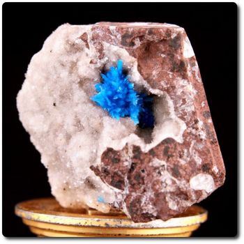 50 g PENTAGONITE ON HEULANDITE