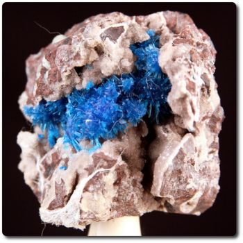 60 g PENTAGONITE ON HEULANDITE