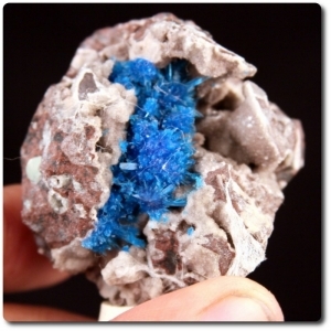 60 g PENTAGONITE ON HEULANDITE