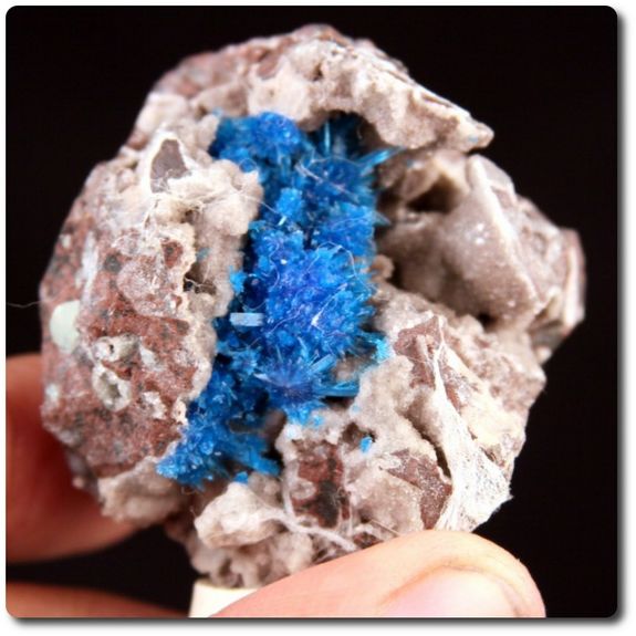 60 g PENTAGONITE ON HEULANDITE