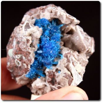 60 g PENTAGONITE ON HEULANDITE