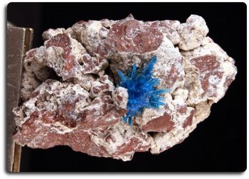 90 g PENTAGONITE ON HEULANDITE