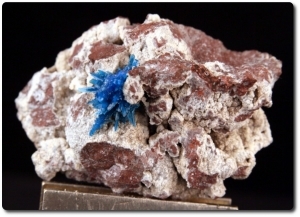 90 g PENTAGONITE ON HEULANDITE