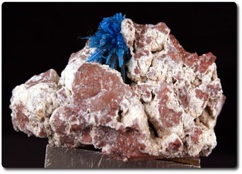 90 g PENTAGONITE ON HEULANDITE