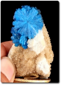 60 g CAVANSITE SUR HEULANDITE