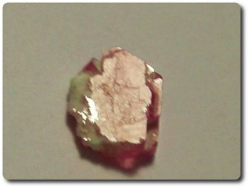 0.85 cts BIXBITE EMERAUDE ROUGE