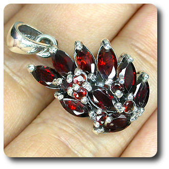 PENDENTIF GRENAT