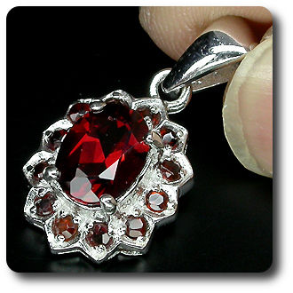 GARNET PENDANT