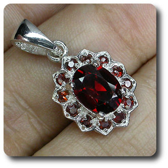 GARNET PENDANT