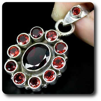 PENDENTIF GRENAT