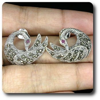 BOUCLES D'OREILLE CYGNE RUBIS & MARCASSITE
