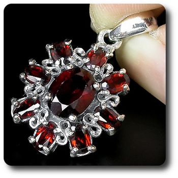 GARNET PENDANT