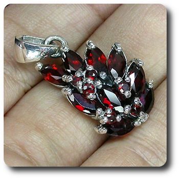 GARNET PENDANT